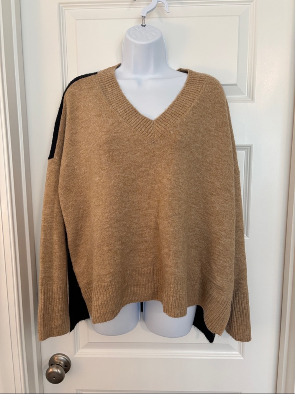 Vince Camuto Two-Tone V-Neck Sweater in Camel and Black